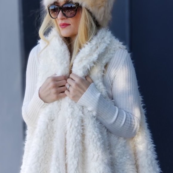 Snowy Splender Faux Fur Vest - Cream - Picture 4 of 4